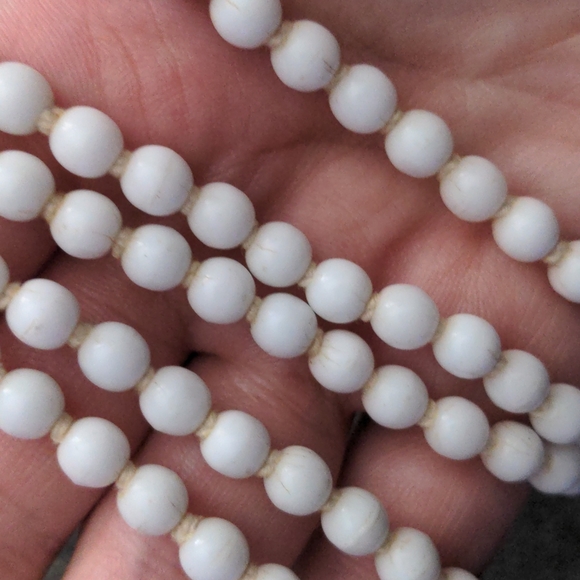 Vintage White Bead Necklace - Picture 5 of 5